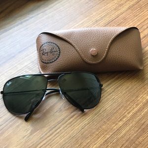 Black Ray Ban aviators